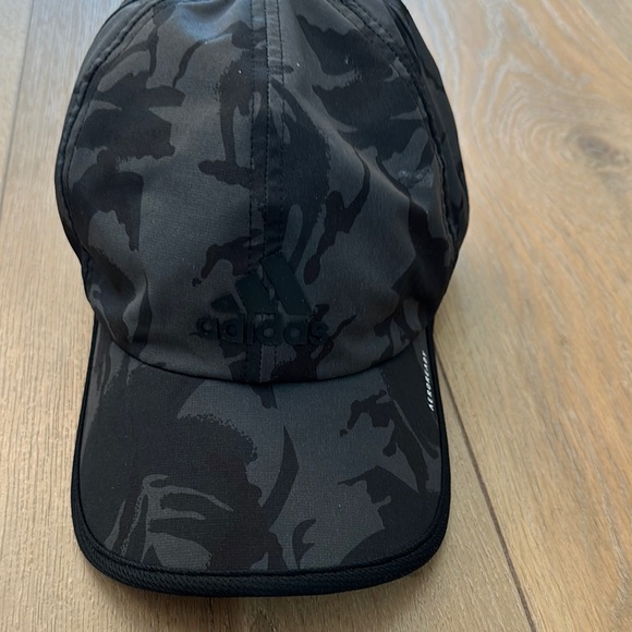 Lot of 3 running hats.  2 Under Armour, 1 Adidas - Picture 2 of 9